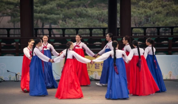 Festivaluri religioase vs. laice în Asia: ce trebuie să știe un turist european